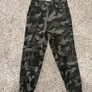 Lululemon Athletica Camouflage Joggers - Dark Green